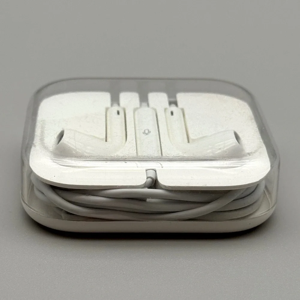 Apple EarPods 3.5mm Headphone Jack Wired Earbuds Genuine New In Case